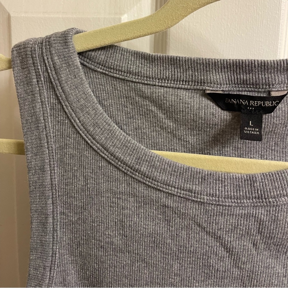 Banana Republic Ribbed Tank, Size Large, Gray. - Picture 2 of 5